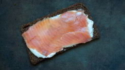 бутерброды с копченым лососем