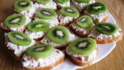 бутерброды с крабовыми палочками