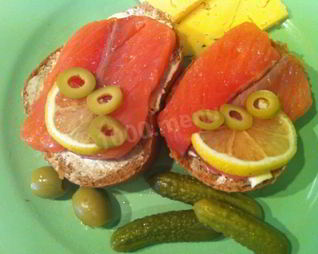 Бутерброды с красной рыбой и маслом