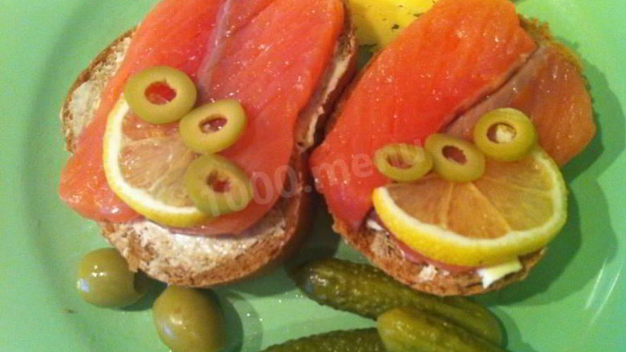 Рецепт бутербродов с красной рыбой и маслом