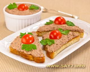 Бутерброды с паштетом из куриной печени
