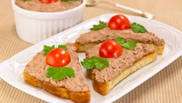 Рецепт Бутербродов с паштетом из куриной печени
