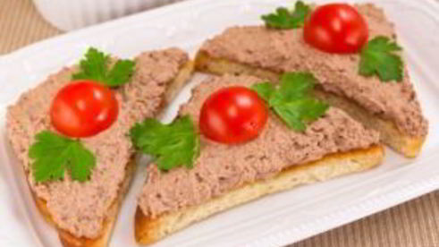 бутерброды с паштетом из куриной печени