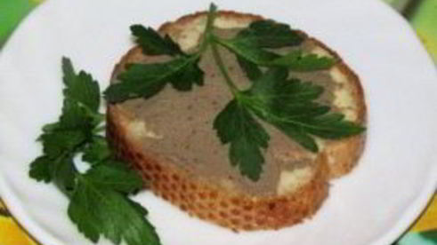 бутерброды с паштетом из печени