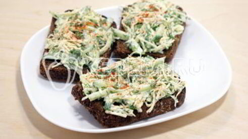 бутерброды с салатом