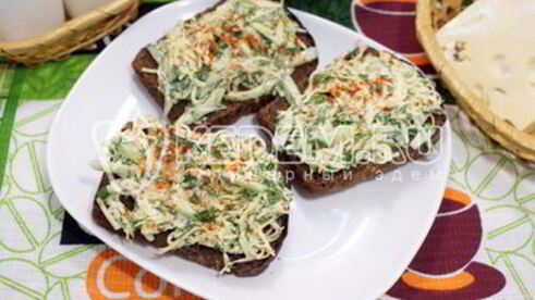 бутерброды с салатом