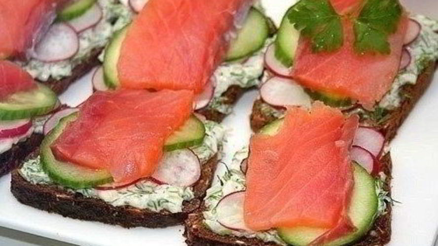 Рецепт бутербродов с семгой и редисом