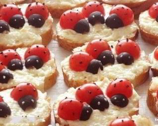 Бутерброды в виде божьей коровки