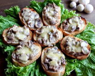 Быстрые горячие бутерброды с грибами и сыром