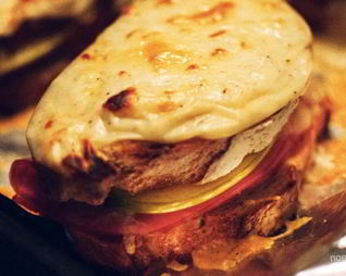 Горячие бутерброды с яблоком