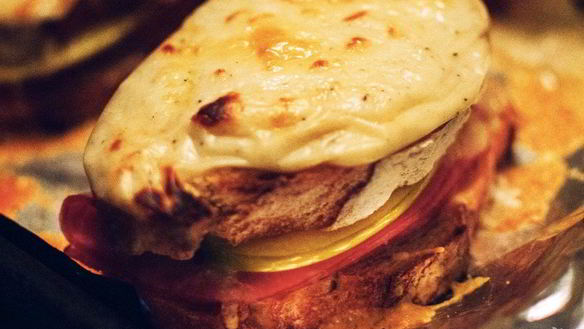 Рецепт Горячих бутербродов с яблоком