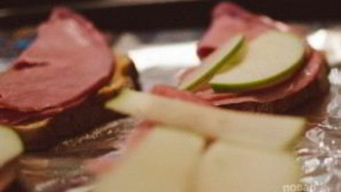 горячие бутерброды с яблоком