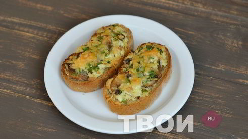 горячие бутерброды с яйцом и грибами