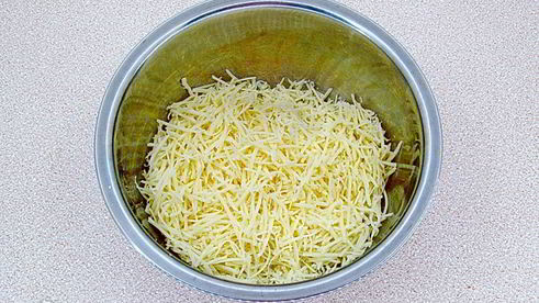 горячие бутерброды со шпротами и сыром