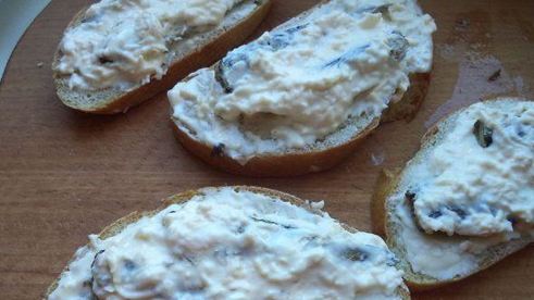 горячие бутерброды со шпротами