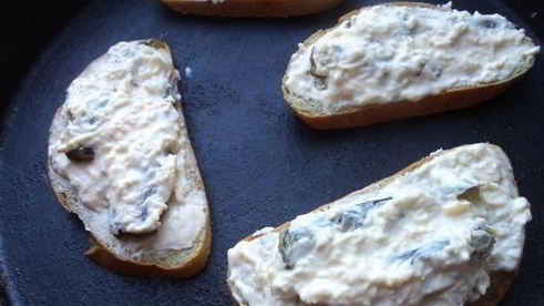 горячие бутерброды со шпротами