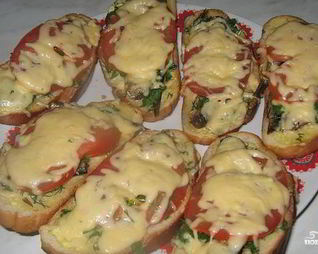 Горячий бутерброд со шпротами