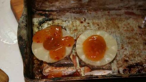 курица с печенью под ананасом и мясной бутерброд