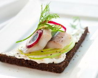 Норвежские бутерброды с селедкой
