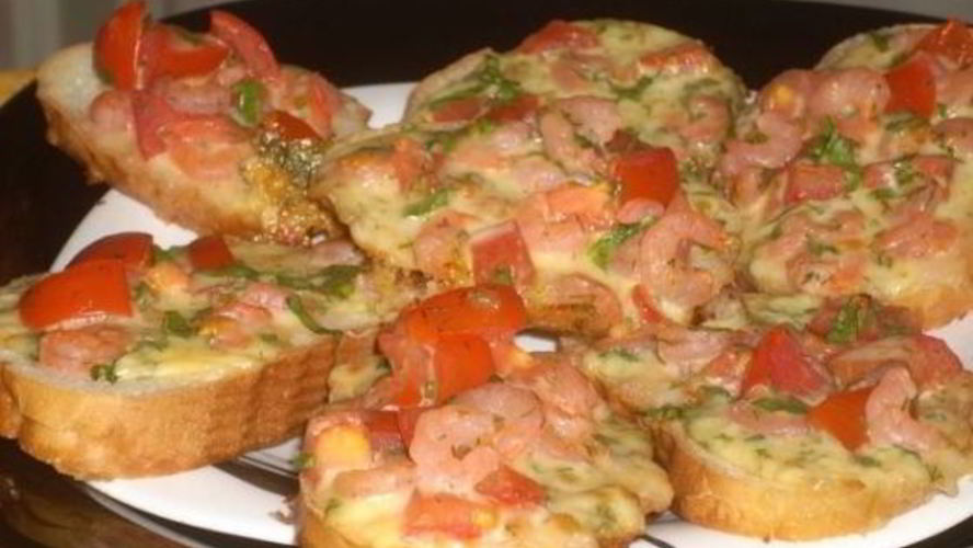 Рецепт пикантных запеченных бутербродов