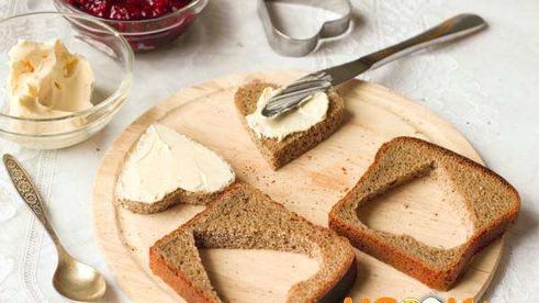 романтические бутерброды на завтрак в виде сердца