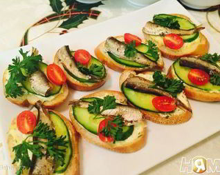 Закусочные бутерброды со шпротами