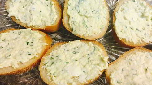 закусочные бутерброды со шпротами