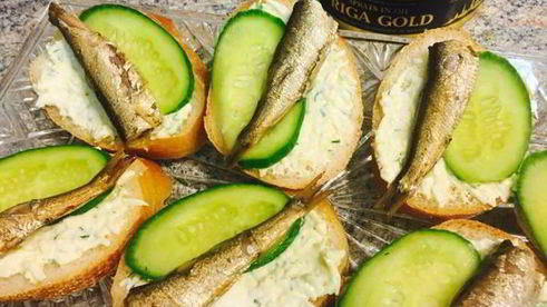 закусочные бутерброды со шпротами