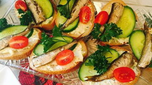 закусочные бутерброды со шпротами