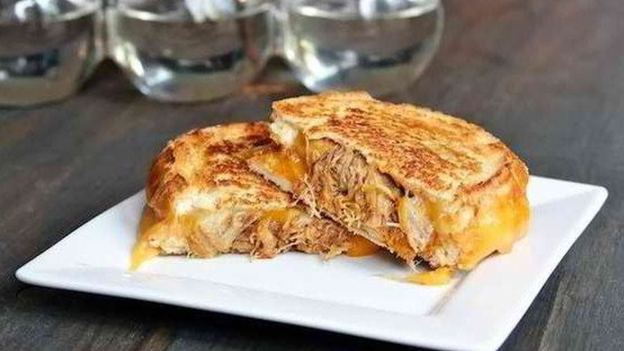 Рецепт запеченного бутерброда с сырома и мясома