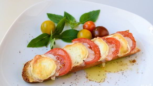 Рецепт Запеченного бутерброда с сыром и помидорами