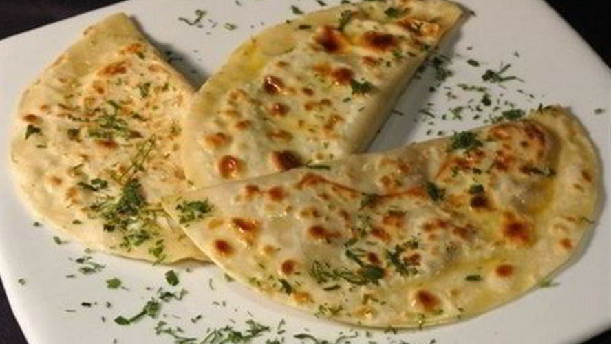 Рецепт быстрых чебуреков с брынзой