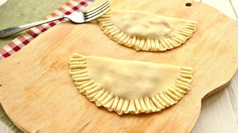 чебуреки с куриным фаршем