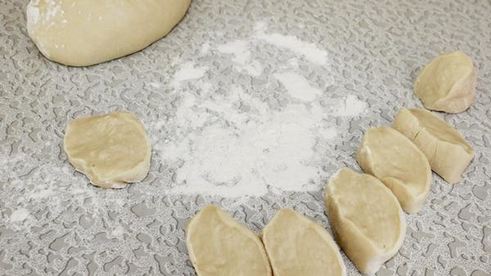 пикантные чебуреки с фасольевой начинкой