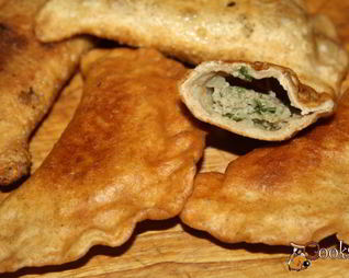 Цельнозерновые чебуреки с начинкой из говядины и шампиньонов