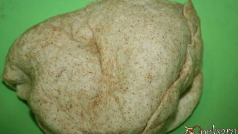 цельнозерновые чебуреки с начинкой из говядины и шампиньонов