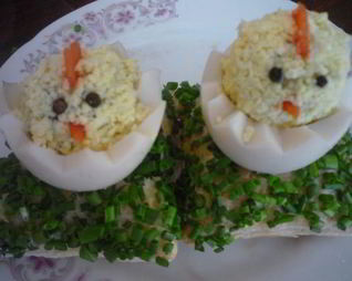 Фаршированные яйца Цыплята