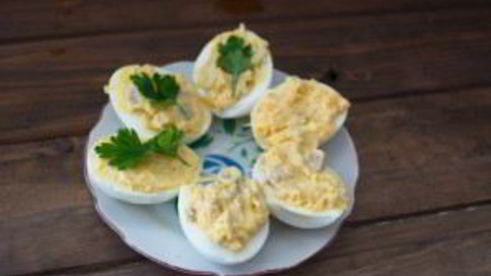 яйца, фаршированные сельдью