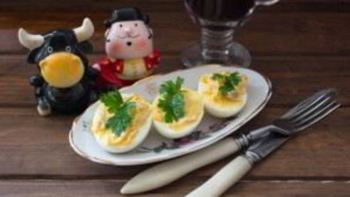 яйца, фаршированные сельдью