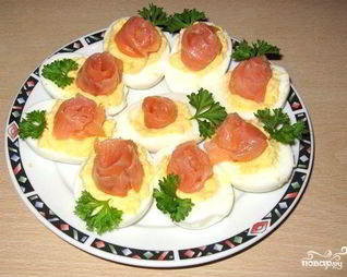 Яйца, фаршированные семгой