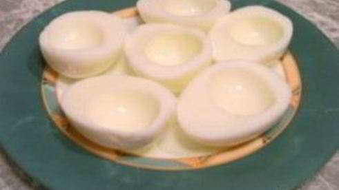 яйца, фаршированные семгой