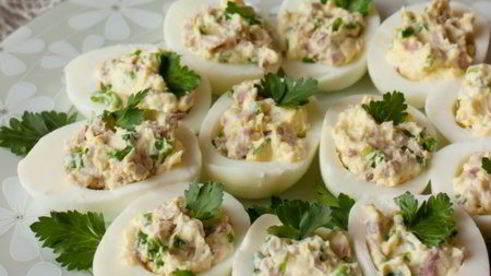 яйца, фаршированные ветчиной