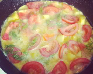 Испанская тортилья с картошкой и помидорами