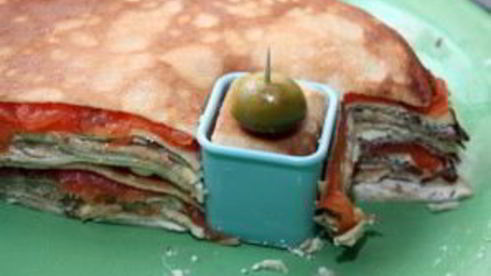 канапе из блинов на шпажках