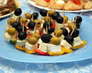 Канапе на шпажках