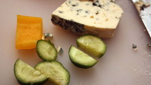 канапе на шпажках