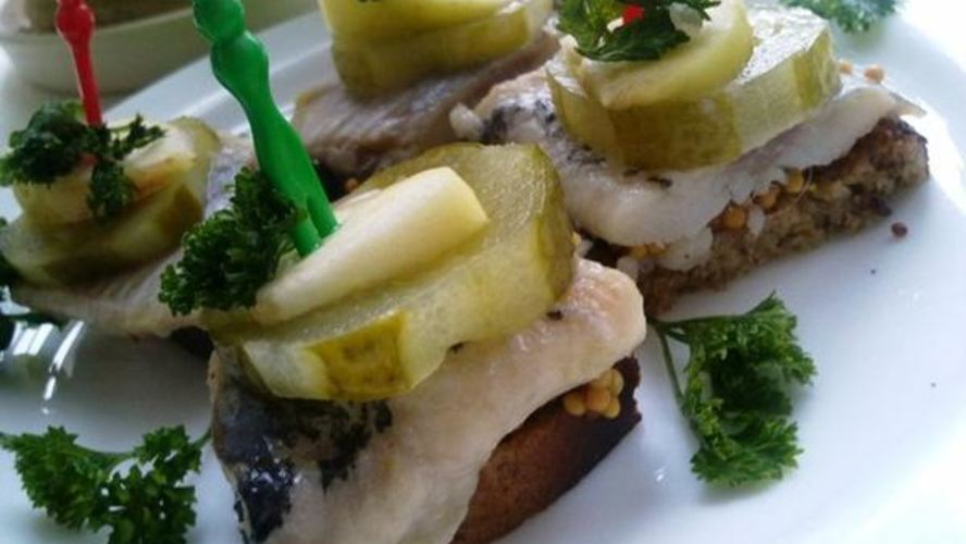 Рецепт канапе с сельдью
