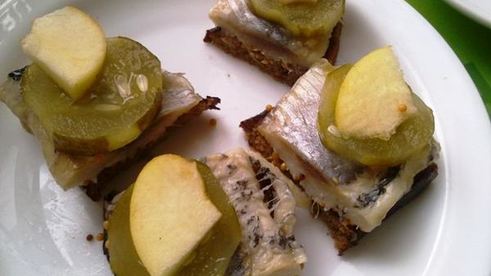 канапе с сельдью