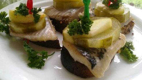 канапе с сельдью