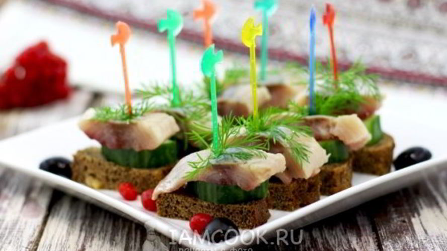 Рецепт канапе с селедкой